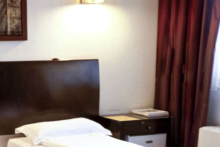 Room 5 of 28