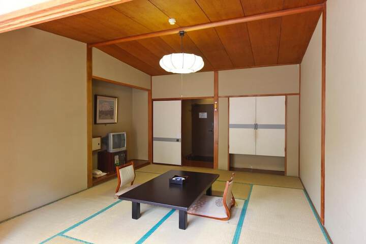Room 9 of 44