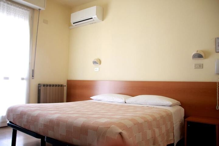 Room 4 of 19