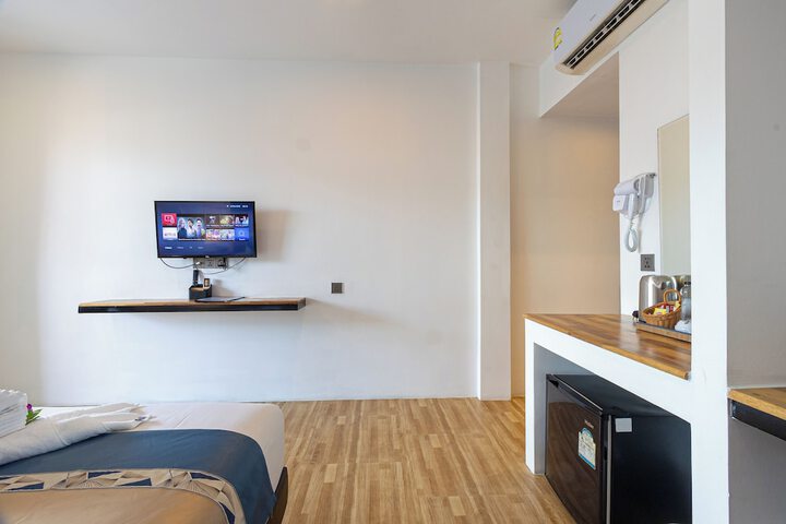 Room 103 of 293