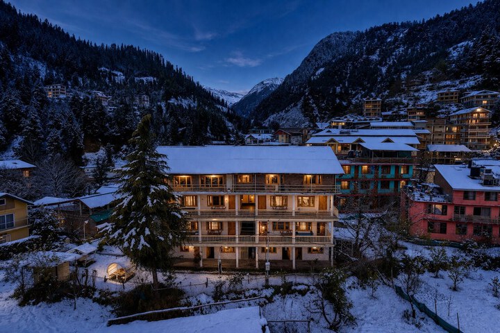 Beholden Stay &  Cafe-Mountain View Boutique Stay in Old Manali in Manali