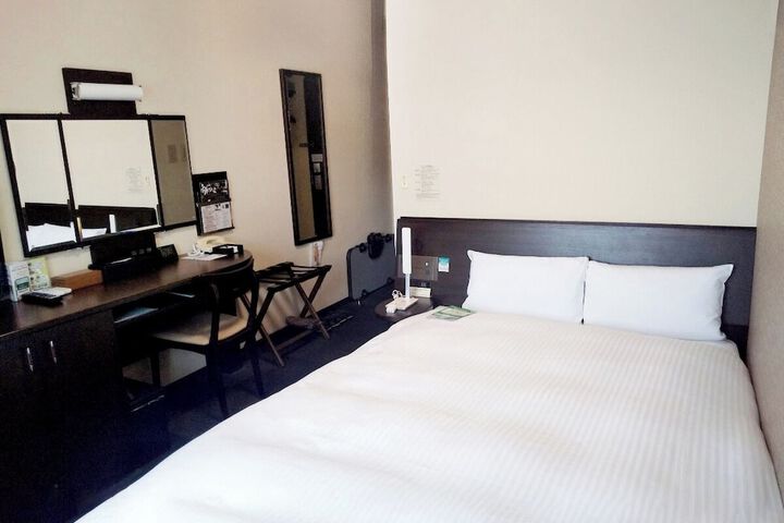 Room 5 of 33