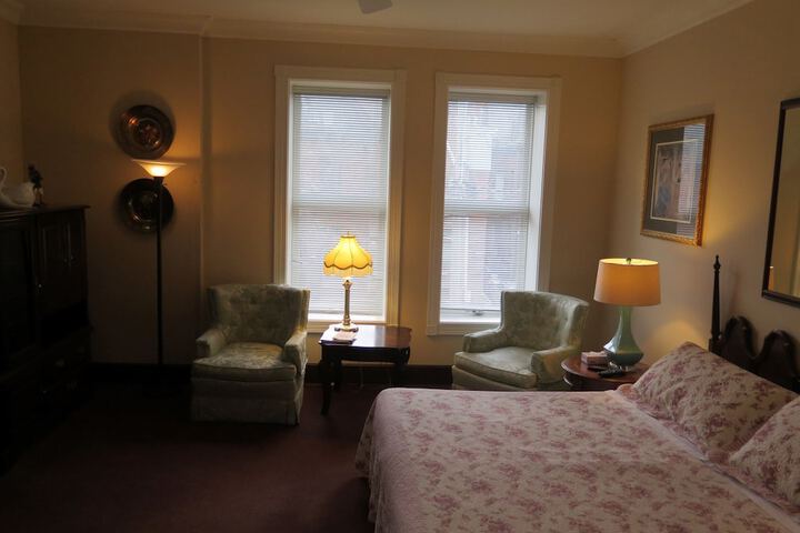 Room 10 of 42