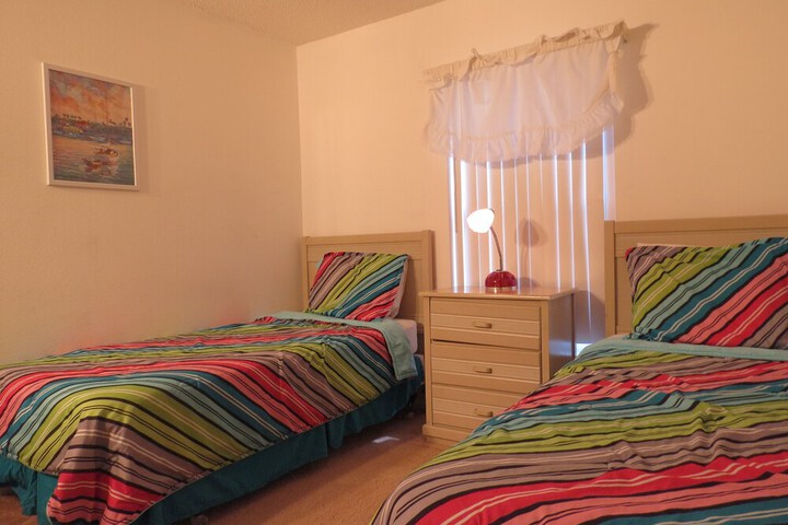 Room 6 of 25