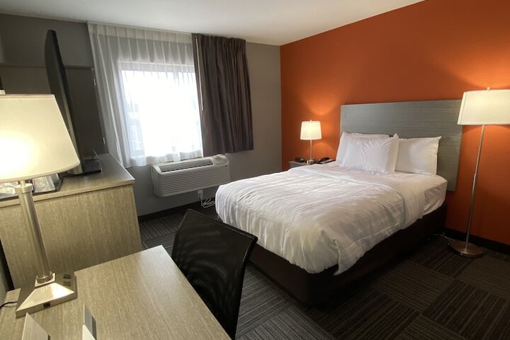 1 Double Bed Accessible (38 of 44)