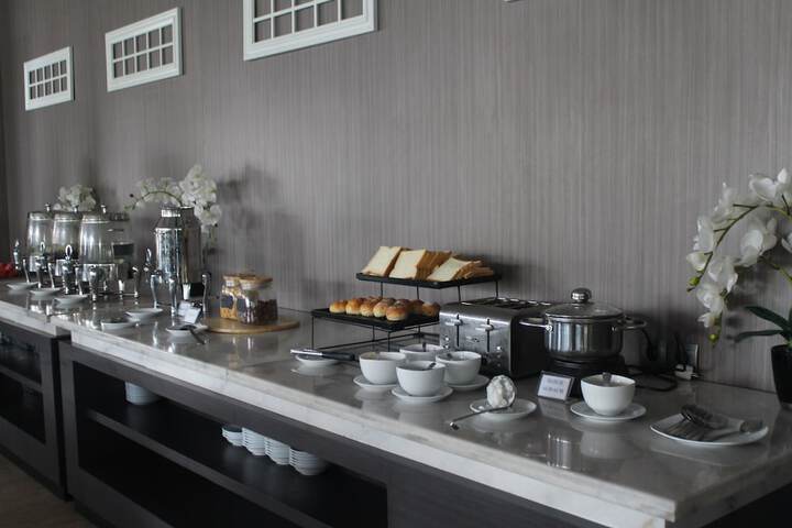 Breakfast/Coffee Service 37 of 43