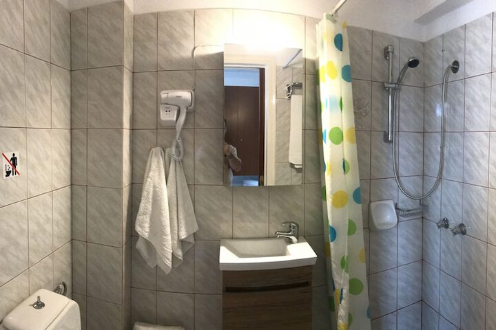 Room 10 of 21