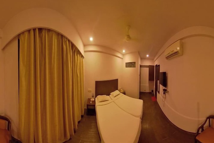 Room 30 of 38