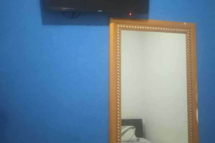 Room 9 of 12