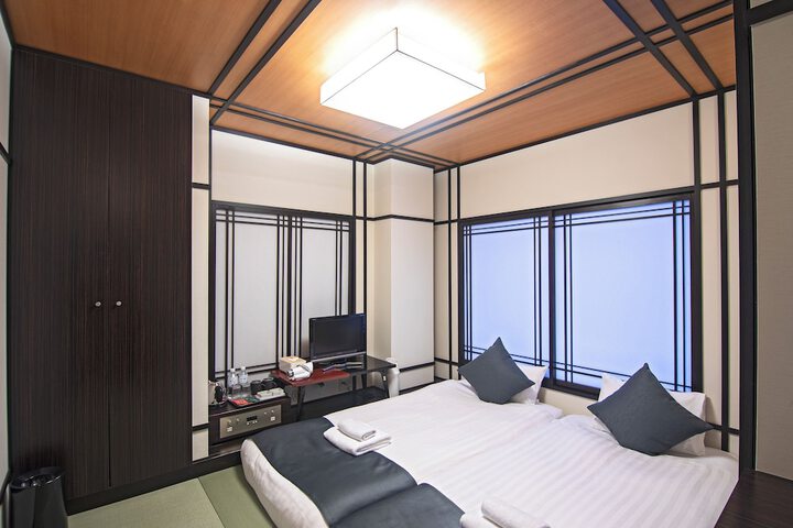 Room 16 of 72