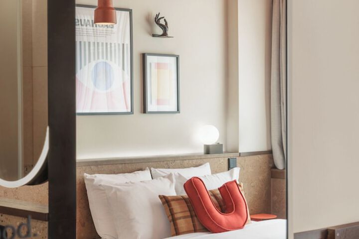 Room 21 of 48