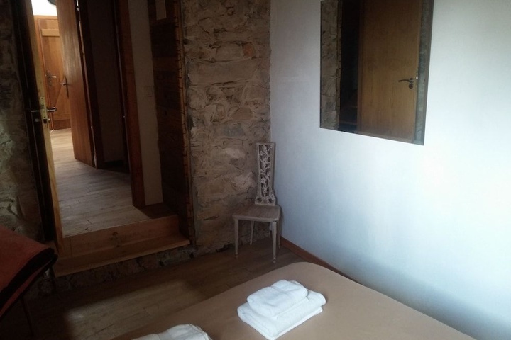 Room 2 of 10