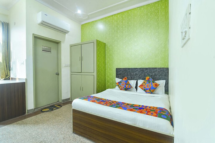 Room 15 of 32