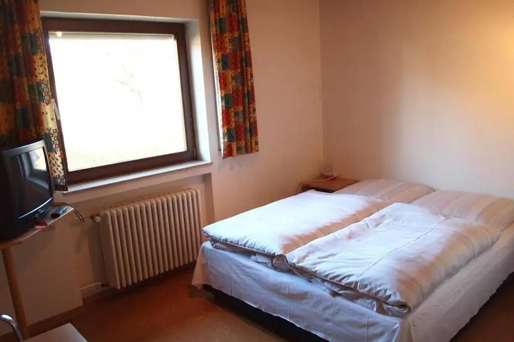 Room 2 of 14