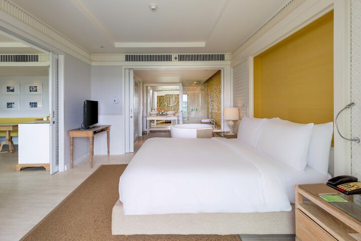 Room 12 of 203