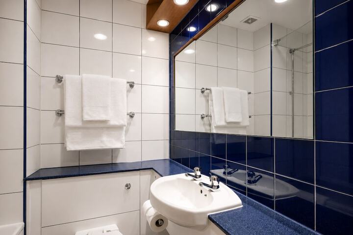 Room 16 of 18