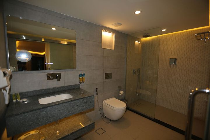 Room 33 of 43