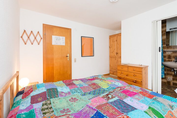 Room 3 of 40