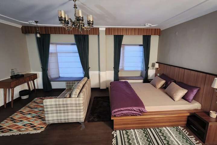 Room 12 of 20