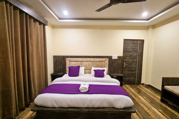Room 4 of 34