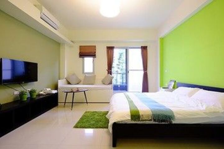 Room 10 of 33