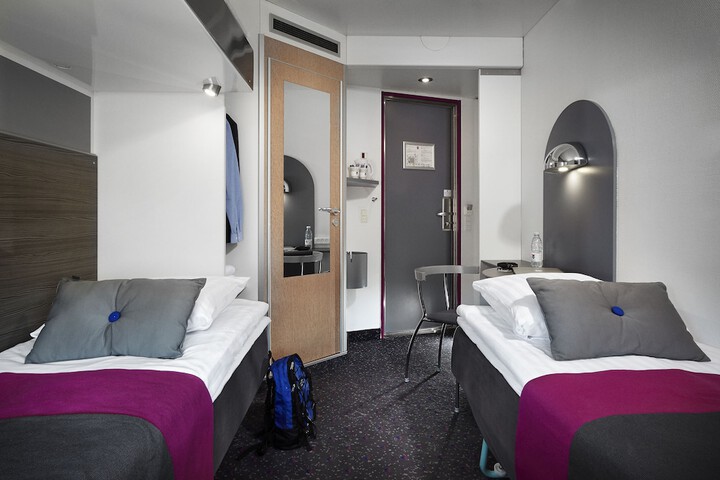 Room 8 of 14