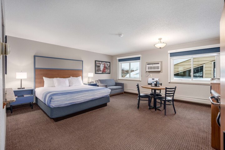 1 King Bed (9 of 9)