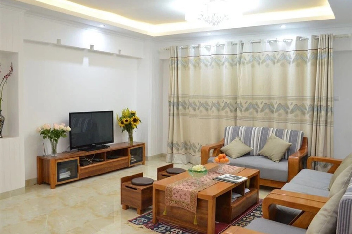Room 2 of 8