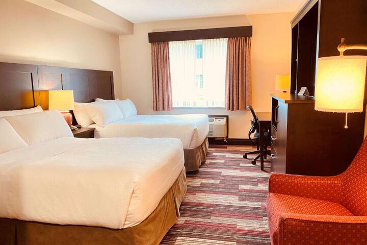 2 Queen Beds Upstairs Microwave and Refrigerator in Room Safe Full Breakfast (5 of 9)