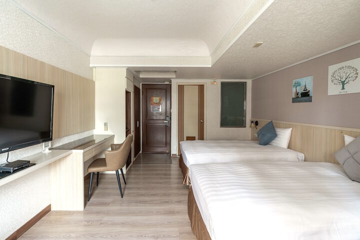 Room 16 of 45