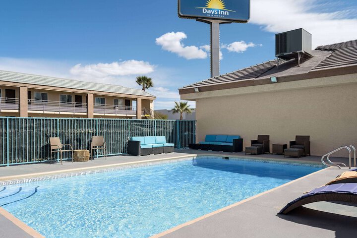 Pool 22 of 28