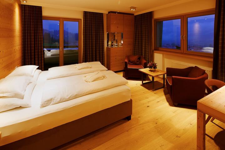 Room 6 of 94