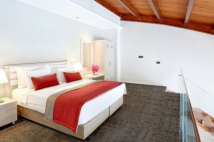 Room 15 of 164