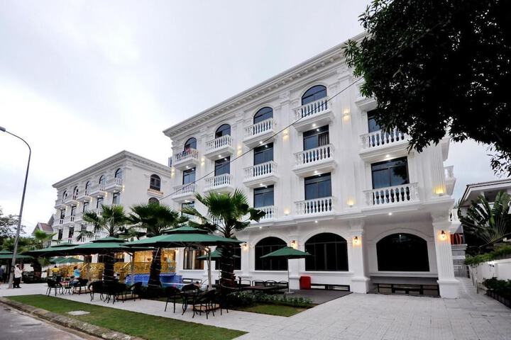 Crown Nguyen Hoang Hotel