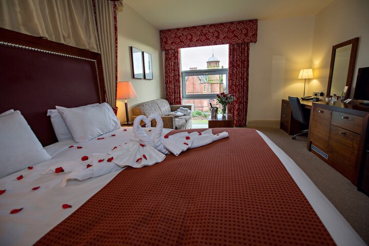 Room 2 of 33