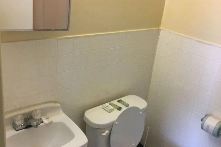 Room 7 of 8