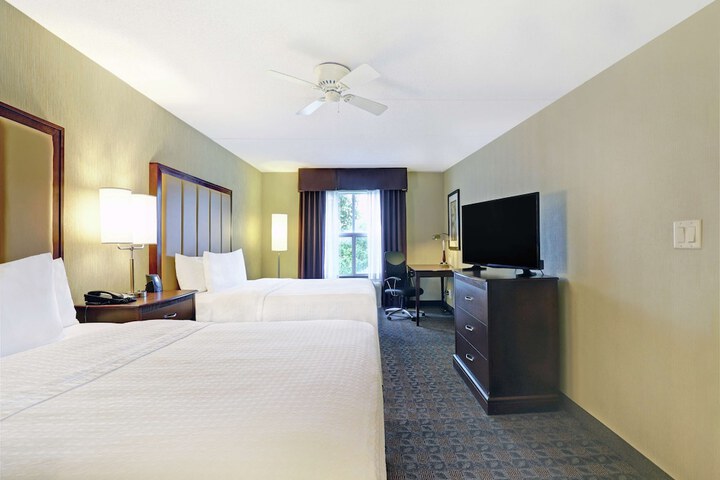 1 King Bed Whirlpool Studio Suite (7 of 22)