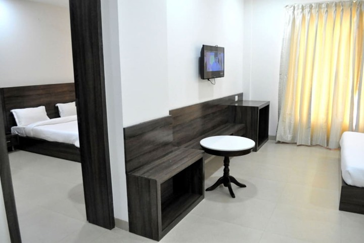Room 11 of 38