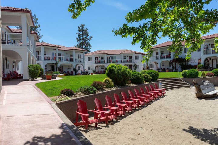 Hotel Exterior 61 of 67