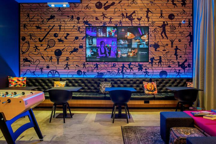 Lobby lounge