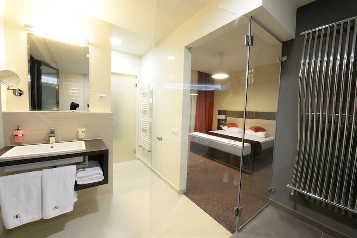 Room 13 of 35