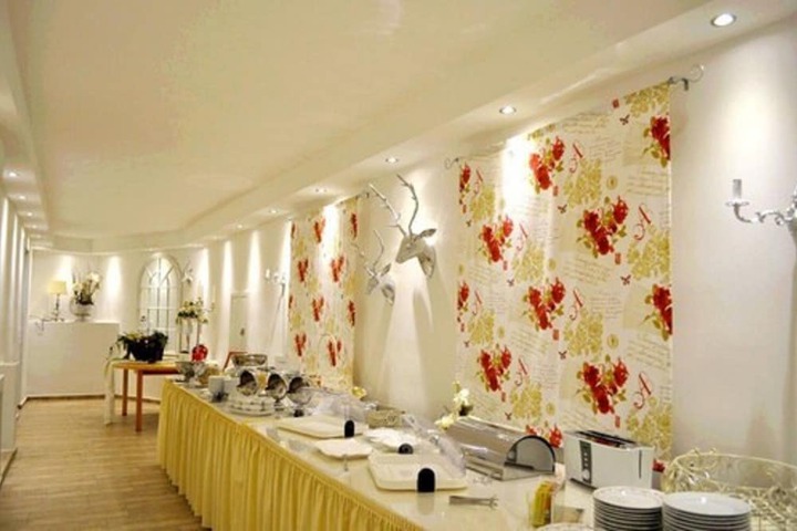 Dining 6 of 8