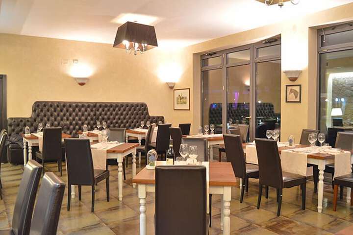 Dining 43 of 72