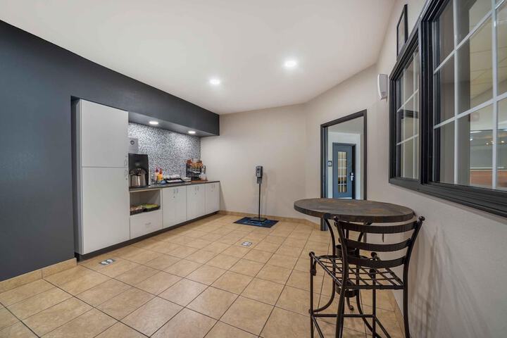 Breakfast/Coffee Service 33 of 40