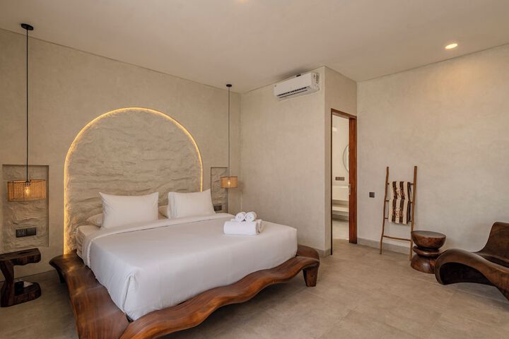 Room 8 of 35