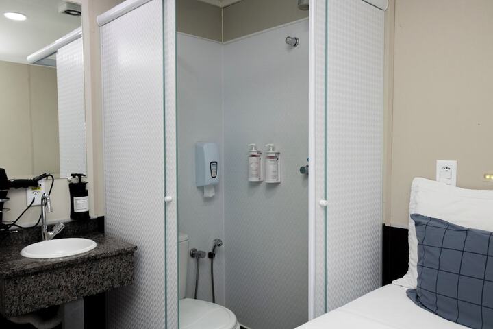 Room 4 of 27