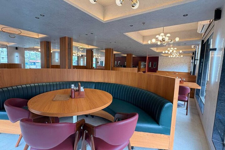 Dining 16 of 18