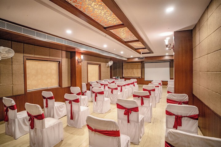Ballroom/Hall 56 of 64