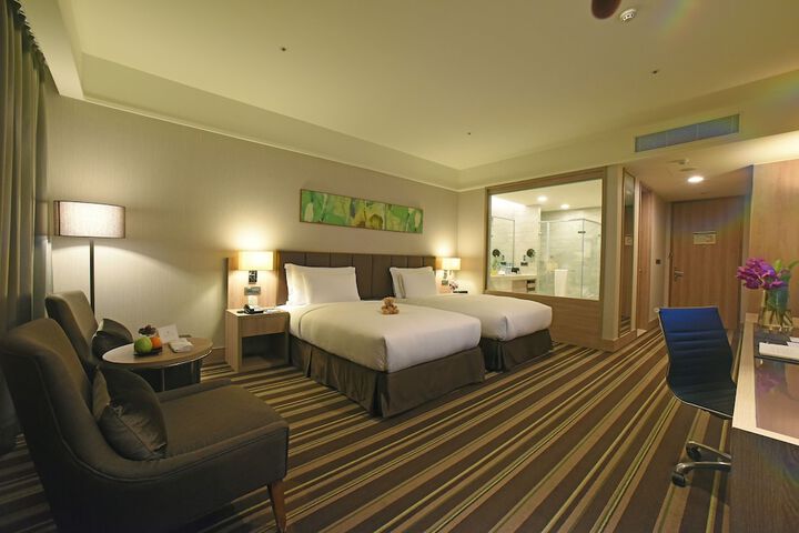Room 9 of 83