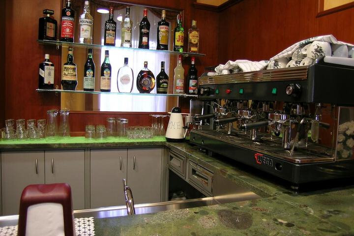 Lounge 54 of 61